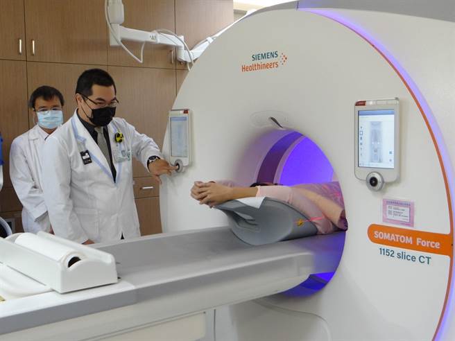 奇美医学中心引进「1152切面低剂量高阶电脑断层」今天启用。(曹婷婷摄)