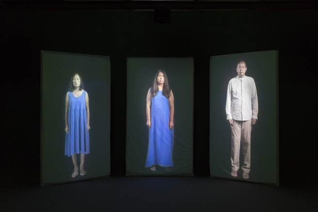 法国艺术家艾玛‧杜松《面向汝》录像作品以马祖话作曲创作，三位岛民依序清唱。（台北当代馆提供）