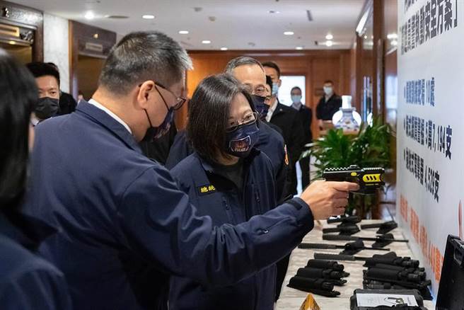 蔡英文總統出席「內政部警政署署務會報」(總統府提供)