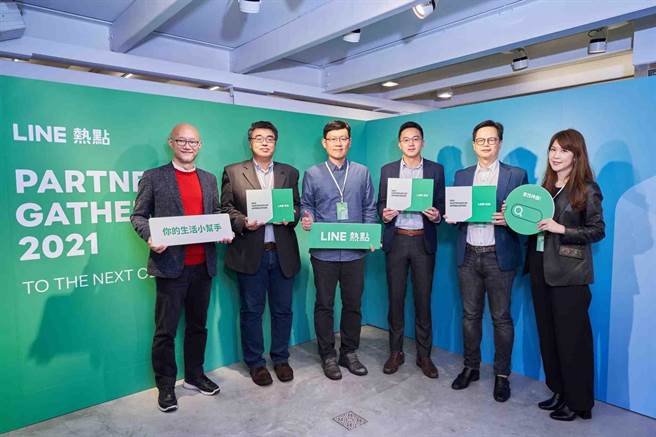 「高雄好家載」媒合受疫情影響的餐飲業、計程車業與消費者三方互助，獲頒LINE熱點智慧城市專案參與獎。（高市經發局提供／柯宗緯高雄傳真）