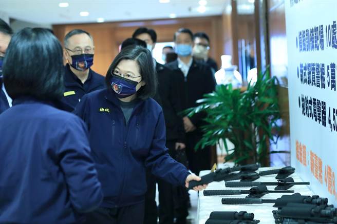 总统出席警政署年终署务会报，视察「精进员警执勤安全方案」成果。（警政署提供）