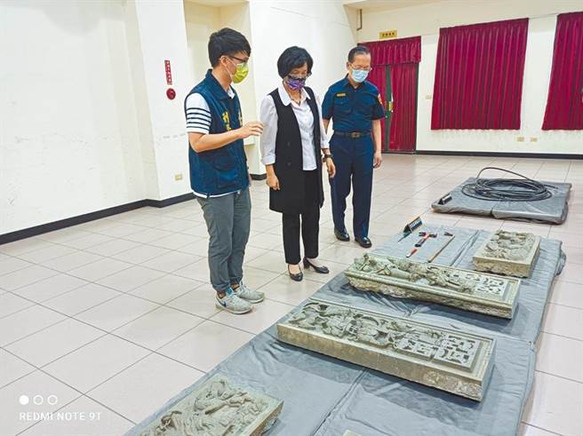 云林古物商今年7月间跑到鹿港黄家墓园专偷蒋馨家族打造的青斗石雕，鹿港警方火速破案找回失物归还后代子孙。（资料照）