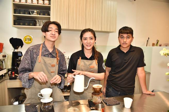 善慧恩社會慈善基金會希望社會大眾對逆境少年伸出援手，圖為位於左營的咖啡館。（本報資料照片）