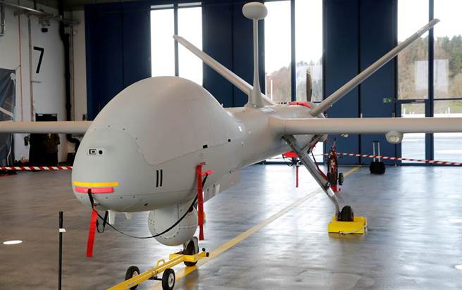 美国应该联手像以色列这样能生产世界级滞空弹药的盟友，进行下一代滞空弹药的研发。图为以色列的Hermes 900。(图/路透社)