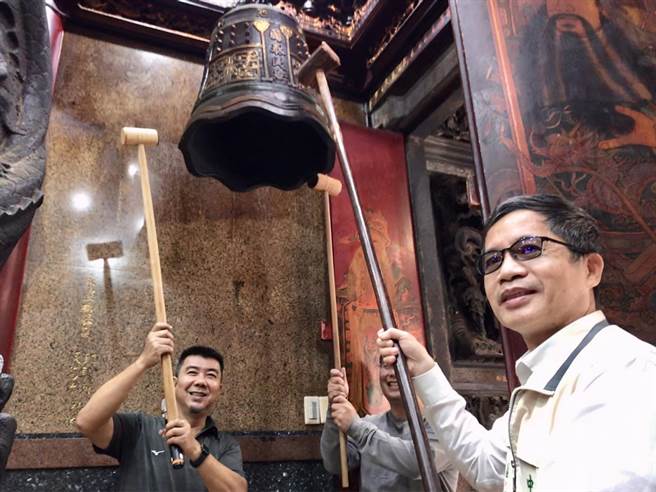 台南市由民间社团发起跨年夜敲钟祈福，盼民眾响应用传统的方式跨年。（中西区公所提供／程炳璋台南传真）