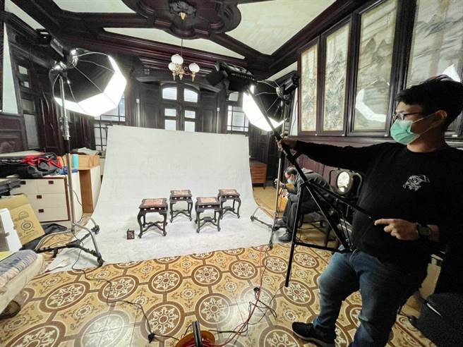 文物清点执行团队为陈天来故居内文物进行盘点列册。（台北市文化局提供／张立勋台北传真）