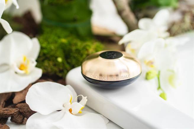 娇兰第五代兰钻极萃氧生乳霜。（图／品牌提供）