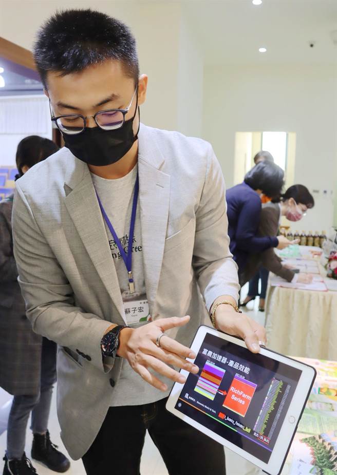 滚动绿自然科技有限公司团队成员平均年龄不到30岁，衝劲十足。（吕妍庭摄）