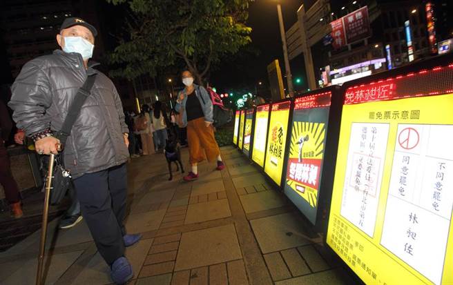 高毓安呼吁，倘若在地青年认同罢昶理念，期许地方能有更好的立委，记得和身旁人呼吁出来投票，勿忘林在疫情间是如何背弃地方。（张铠乙摄）