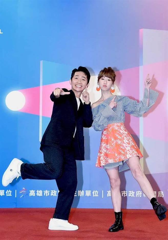 蔡昌憲（左）、瑪麗搭檔主持華視的跨年晚會，今一同出席記者會。（華視提供）