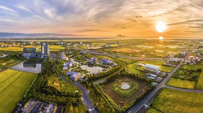 「福虎生风春酒尾牙住房专案」可入住舒适宽敞客房，体验万坪日式风格园区及品味经典中式美馔。（宜兰绿舞国际观光饭店提供）