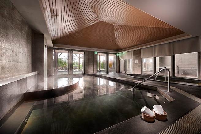 订购绿舞尾牙春酒餐饮专案若平日满15桌、假日满20桌（含）以上即加赠风吕券6张。（宜兰绿舞国际观光饭店提供）