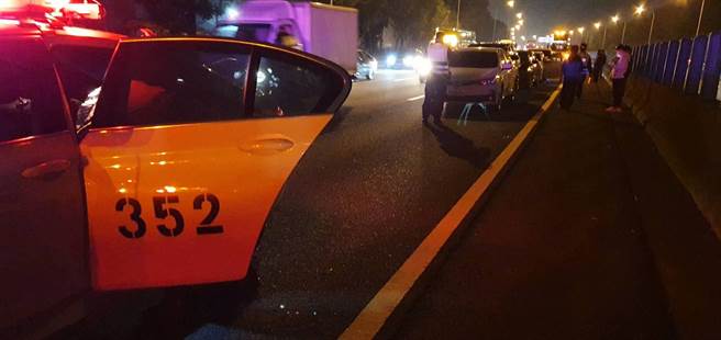 國道1號北向188.1公里，發生連環車禍，造成嚴重回堵。（民眾提供／吳敏菁彰化傳真）