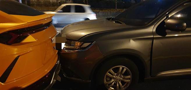 國道1號北向188.1公里，發生連環車禍，造成嚴重回堵。（民眾提供／吳敏菁彰化傳真）