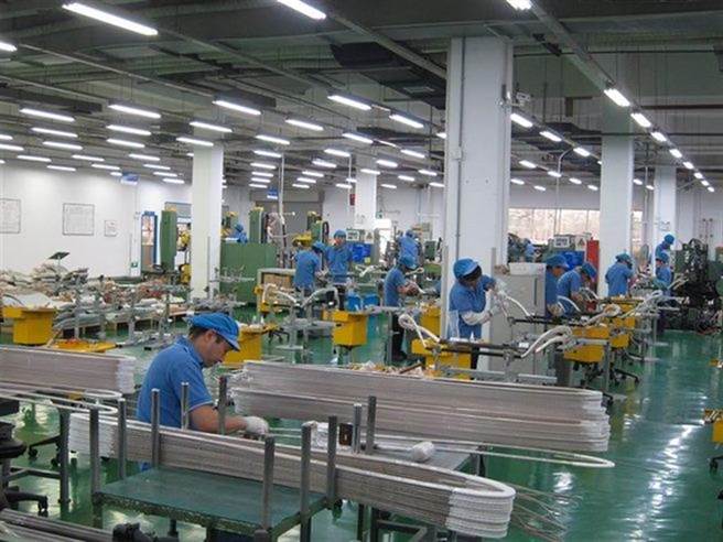 「投資台灣三大方案」最新統計，累計實施3年來，總投資金額破1.6兆元，產業以電子資訊業最多，占比近6成。(資料照)