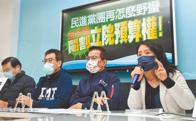 针对民进党团日前将总预算案自委员会抽出径付二读，国民党立委李贵敏（右起）、赖士葆、总召费鸿泰及立委曾铭宗22日举行记者会，谴责民进党剥夺立委审查的权利。（刘宗龙摄）