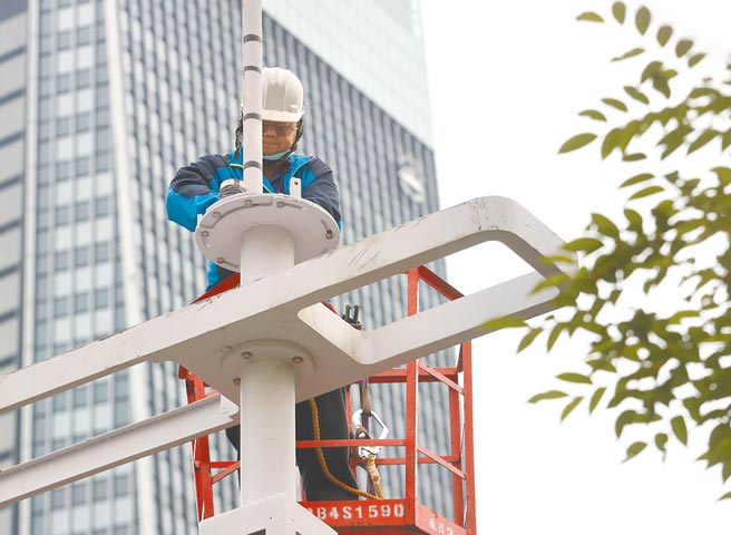 主计总处22日公布11月失业率为3.66PP％，已连续5个月下降，创下21年同期新低。（中央社）