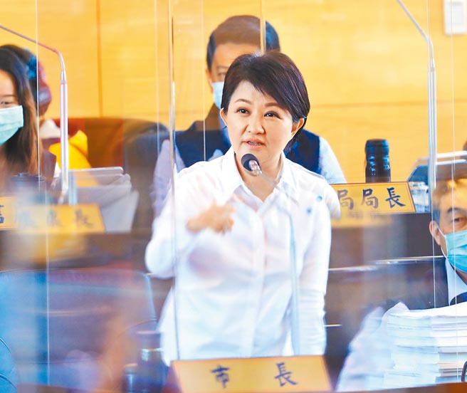 台中市外移人口多，选民自主性强，被视为「摇摆州」，四项公投一好三坏，恐衝击市长卢秀燕明年底市长改选的胜算。（卢金足摄）