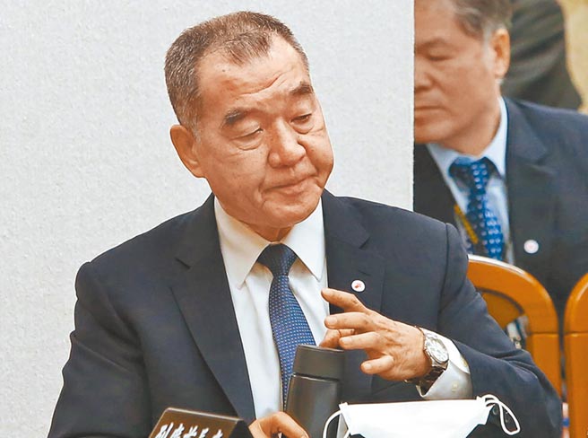 国防部长邱国正明确表示，台湾坚持不生产、不发展、不取得核子武器相关技术的三不政策，大陆党媒《环球时报》第一时间立即引述，代表大陆有关方面也非常重视此一表态。（赵双杰摄）