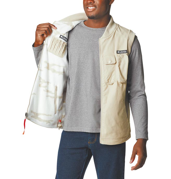 Columbia黑牌ICONS双面穿背心，5280元。（Columbia提供）