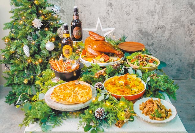 4.京站的金色三麥推出耶誕烤火雞套餐，推薦價4860元。（京站提供）飲酒過量有礙健康