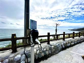 「最美海邊充電站」在這 等候期間悠遊漫步海上古道