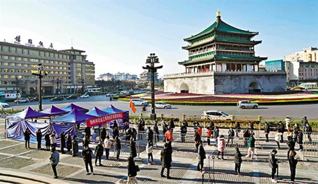 新冠疫情防控不力，西安26名相關責任人被處理。（新華社）