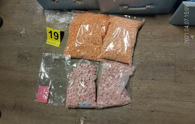 天道盟郭姓通缉犯以铁皮工厂为掩护，涉嫌混合、分装新兴毒品牟取不法获利。（保三总队第一大队提供）