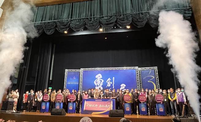 彰化縣政府24日舉辦縣長王惠美就職三周年活動，王惠美向中央喊話「升格七都，彰化先行」。（吳敏菁攝）