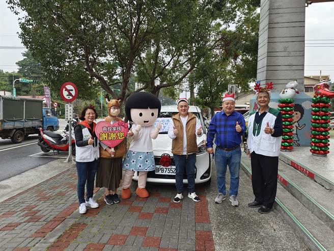 24日捐車典禮江欽良雖未到場，但仍透過家扶表示，南投幅員廣大，許多地處偏鄉的受助家庭常常因為交通不便、生活物資取得不易，他用行動來支持社工，讓更多家庭能感受到社會各界的溫暖。（家扶提供／吳建輝南投報導）