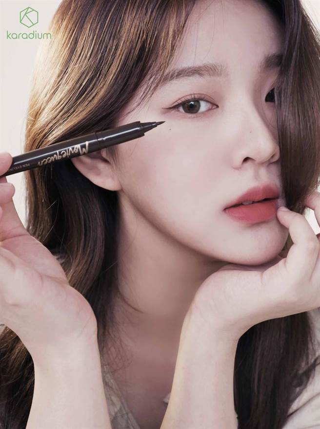 寶雅擴大引進韓、泰彩妝系列，耶誕、跨年免代購。圖／寶雅提供
