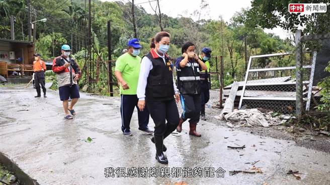 颱風地震等天災是徐榛蔚縣長最掛心的，對此她十分感謝鄉鎮市長認真執行撤離的工作。(圖/截取中時新聞網YOUTUBE)