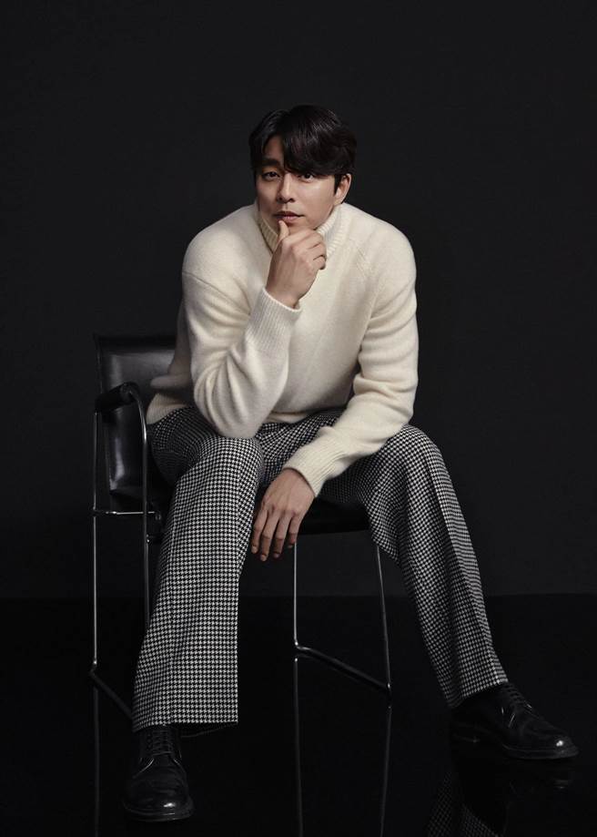 孔刘睽违4年回归小萤幕，在《寧静海》中扮太空人。（Netflix提供）