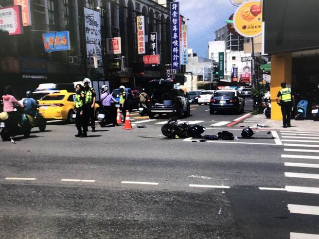 台南永康警方去年六月追捕毒販時，意外撞上26歲林姓男騎士。 （警方提供）