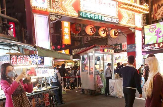 台北市饒河夜市及松山市場，今傳出有確診者足跡。（資料照）