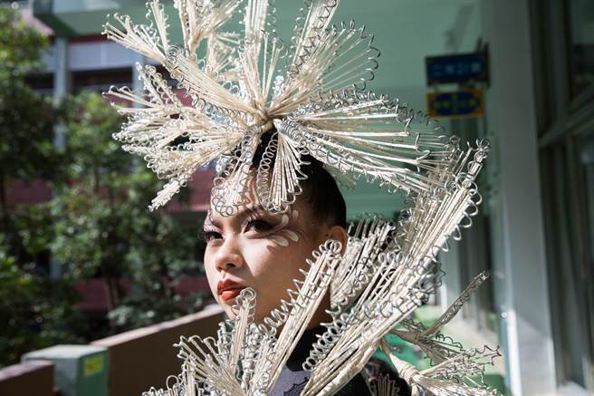 樹德家商美容科創意耶誕造型。（校方提供）