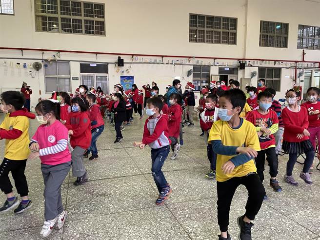 談文國小24日上午舉辦耶誕節活動。（談文國小提供／謝明俊苗栗傳真）