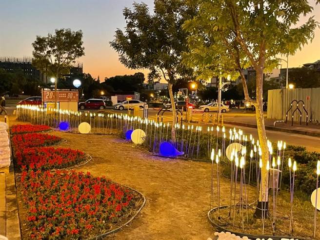 台中市坪林森林公园以「希望森林」为主题，透过耶诞树带来浓厚耶诞气氛。（台中市府提供／卢金足台中传真）