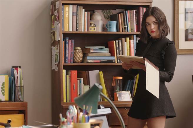 露西海爾演出暢銷小說改編的愛情喜劇，詮釋獲原著作者及書迷認可。（威視提供）