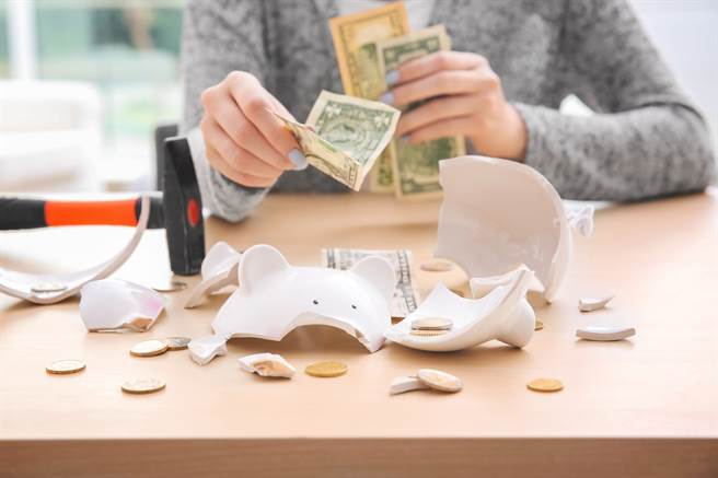 积少成多，看看漏财体质中了几个。（图／小花平台保险+）