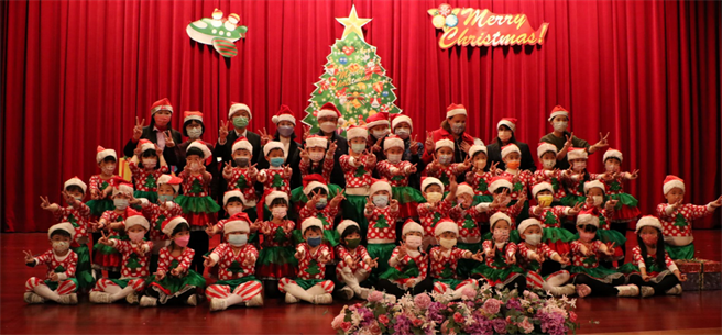 新兴国际中小学办理国际日系列活动，享受岁末感恩与祝福的美好时光。（校方提供）