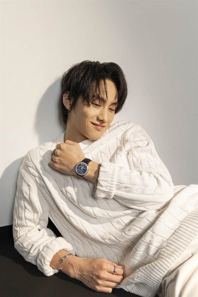范少勋配戴伯爵Polo系列腕表和Possession珠宝，有名表与珠宝加持，更添星光。（PIAGET提供）
