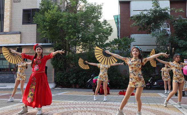 「西港刈香」辛丑香科遶境只有素兰阵等11阵。（刘秀芬摄）