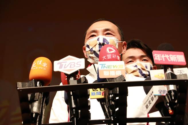 新北市长侯友宜出席新北感恩交响之夜活动后表示，每年不管是新旧议员的就职纪念日，他都会抽空去参加。（陈慰慈摄）