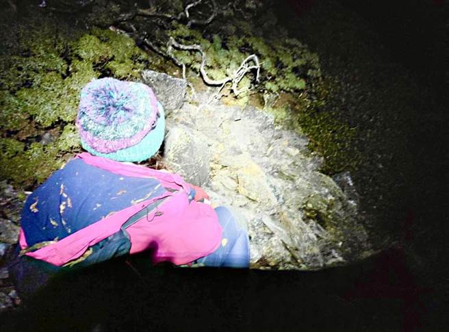 林姓女山友迷途，玉山气象站人员救援成功。（玉山气象站提供／廖志晃南投传真）