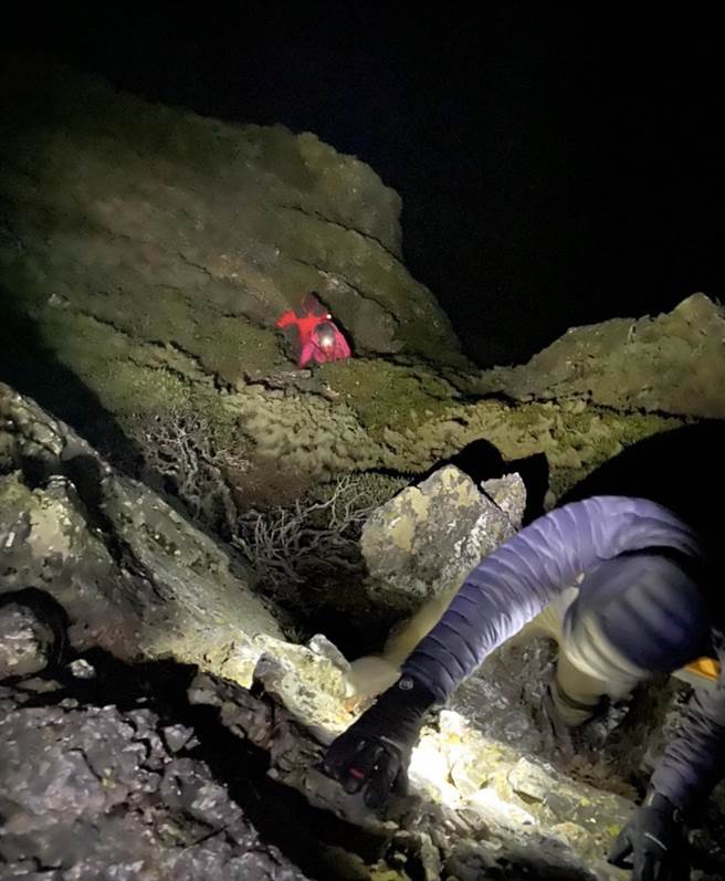 林姓女山友迷途，玉山气象站人员救援成功。（玉山气象站提供／廖志晃南投传真）