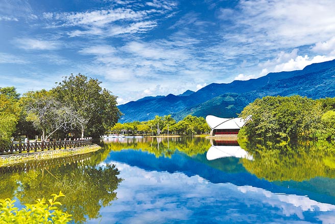 關山親水公園曾是台東最熱門觀光景點，台東縣府爭取經費改善周邊設施，預計明年完工展露新風貌。（關山鎮公所提供／蔡旻妤台東傳真）