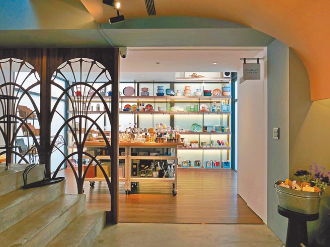 DEPOT by nest除販售咖啡茶具、餐廚器皿選品外，也因應在地商圈特性增加有機認證的香氛及居家清潔用品。（nest巢‧家居提供）