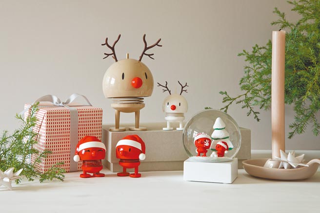 Hoptimist Santa Bumble男孩彈簧公仔（小、耶誕老人）、Reindeer麋鹿彈簧公仔（小、棕色），1000元。（北歐櫥窗提供）