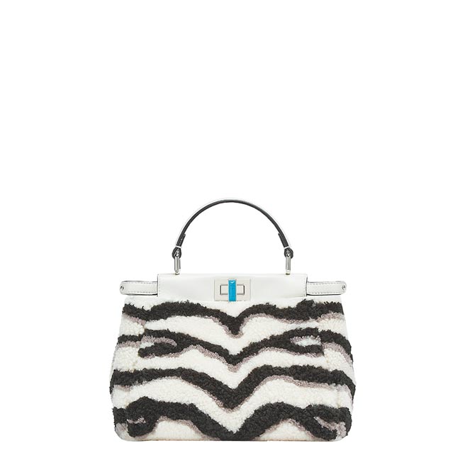 Fendi冬季系列Mini Peekaboo虎纹包，价格未定。（Fendi提供）